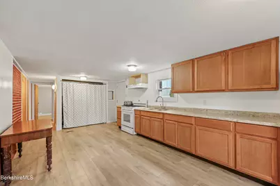 27 Lakewood Cir, Pittsfield, MA 01201 - Photo 14