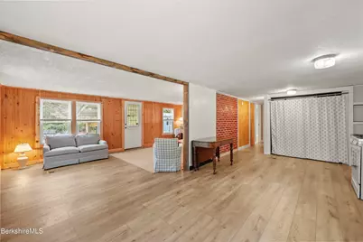 27 Lakewood Cir, Pittsfield, MA 01201 - Photo 12