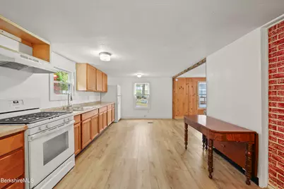 27 Lakewood Cir, Pittsfield, MA 01201 - Photo 16
