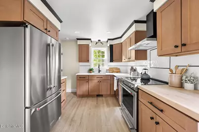 189 Mohegan St, Pittsfield, MA 01201 - Photo 12
