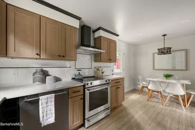 189 Mohegan St, Pittsfield, MA 01201 - Photo 14