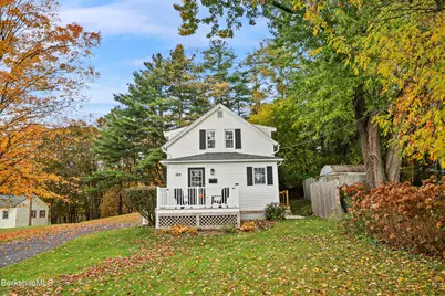 189 Mohegan St, Pittsfield, MA 01201 - Photo 2
