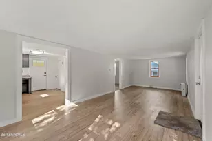 115 Grove St, Adams, MA 01220 - Photo 10