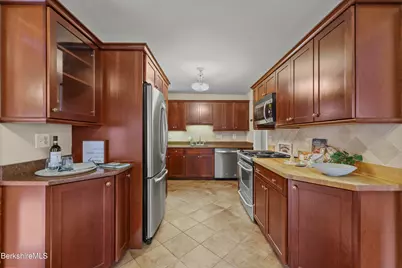 34 Sampson Pkwy, Pittsfield, MA 01201 - Photo 4