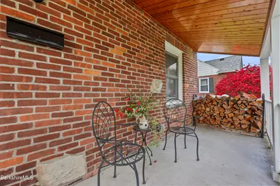 34 Sampson Pkwy, Pittsfield, MA 01201 - Photo 6
