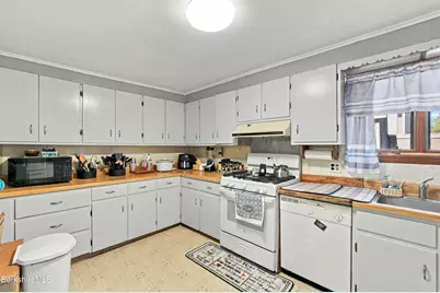 37 Adam St, Pittsfield, MA 01201 - Photo 8