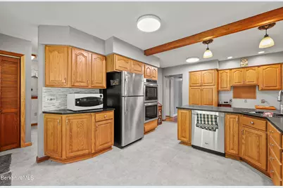 961 River Rd, Clarksburg, MA 01247 - Photo 8