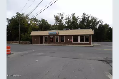 114 W Housatonic St, Pittsfield, MA 01201 - Photo 2