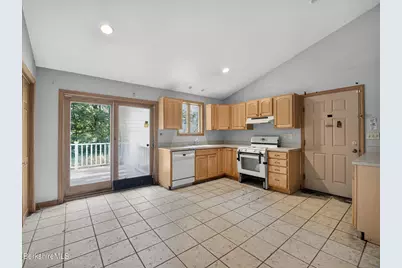 96 Shore Rd, Becket, MA 01223 - Photo 10