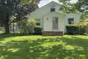 11 Oriole St, Pittsfield, MA 01201 - Photo 1