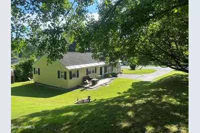 4 Beaumont Dr, Pittsfield, MA 01201 - Photo 1