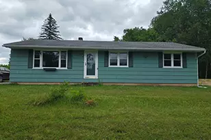 18 Billings St, Lanesborough, MA 01237 - Photo 1