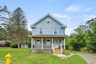 211 Mohegan St, Pittsfield, MA 01201 - Photo 1