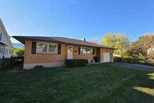 52 Richmond St, Adams, MA 01220 - Photo 1