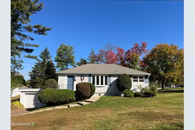 39 Highlawn Dr, Pittsfield, MA 01201 - Photo 1