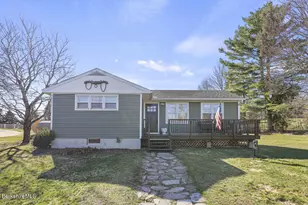 31 New Windsor Rd, Hinsdale, MA 01235 - Photo 1