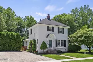61 Harding St, Pittsfield, MA 01201 - Photo 1