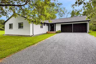 73 Candlewood Dr, Williamstown, MA 01267 - Photo 1