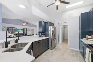 2537 SE Hallahan St, Port Saint Lucie, FL 34952 - Photo 10