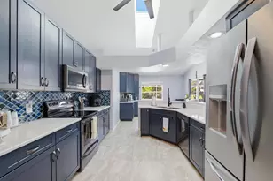 2537 SE Hallahan St, Port Saint Lucie, FL 34952 - Photo 8