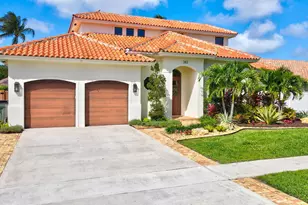 383 Redwood Ln, Boca Raton, FL 33487 - Photo 4
