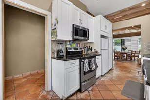 217 E Tall Oaks Cir, Palm Beach Gardens, FL 33410 - Photo 6