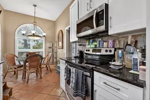 217 E Tall Oaks Cir, Palm Beach Gardens, FL 33410 - Photo 10