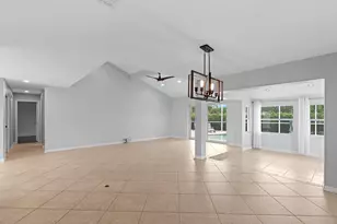 925 Foxpointe Cir, Delray Beach, FL 33445 - Photo 6