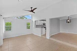 925 Foxpointe Cir, Delray Beach, FL 33445 - Photo 8