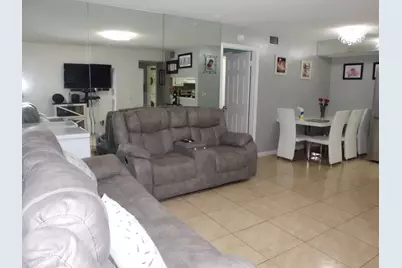 7262 Golf Colony Court #204, Lake Worth, FL 33467 - Photo 4