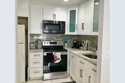 239 Brittany E, Delray Beach, FL 33446 - Photo 4