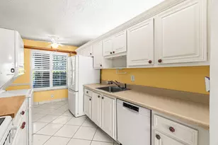 1020 Silk Oak Terrace, Delray Beach, FL 33445 - Photo 6