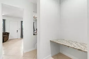 704 NW 83rd Pl, Boca Raton, FL 33487 - Photo 8