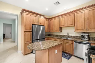 704 NW 83rd Pl, Boca Raton, FL 33487 - Photo 12