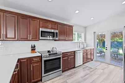 535 Radford Terrace, Davie, FL 33325 - Photo 14