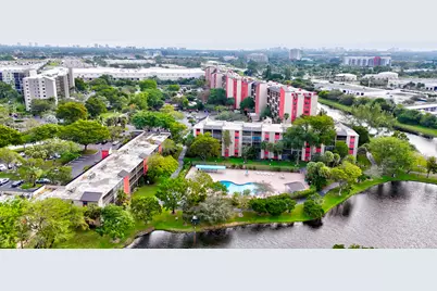 2200 S Cypress Bend Drive S #702, Pompano Beach, FL 33069 - Photo 8