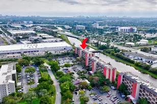2200 S Cypress Bend Dr S, Pompano Beach, FL 33069 - Photo 6