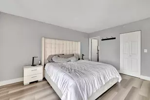 2200 S Cypress Bend Dr S, Pompano Beach, FL 33069 - Photo 10
