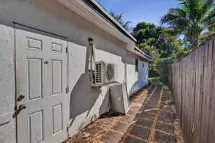 640 NE 160th St, Miami, FL 33162 - Photo 26