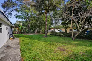 640 NE 160th St, Miami, FL 33162 - Photo 24