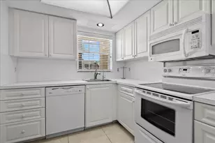 1251 SE Sugar Sands Blvd, Riviera Beach, FL 33404 - Photo 10