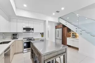 1482 NE 34th St, Oakland Park, FL 33334 - Photo 6