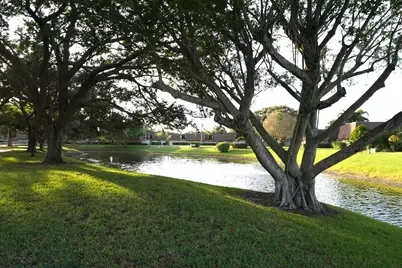 1916 19th Lane, Palm Beach Gardens, FL 33418 - Photo 2