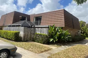 1916 19th Ln, Palm Beach Gardens, FL 33418 - Photo 4