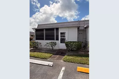 43 Valencia B, Delray Beach, FL 33446 - Photo 2