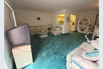 43 Valencia B, Delray Beach, FL 33446 - Photo 10