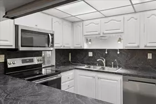 9491 Evergreen Pl, Davie, FL 33324 - Photo 4