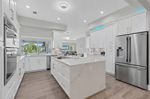 9010 Gardens Glen Cir, Palm Beach Gardens, FL 33418 - Photo 2