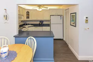 305 Knotty Pine Cir, Greenacres, FL 33463 - Photo 8