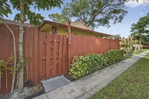 4296 Woodstock Dr, West Palm Beach, FL 33409 - Photo 4